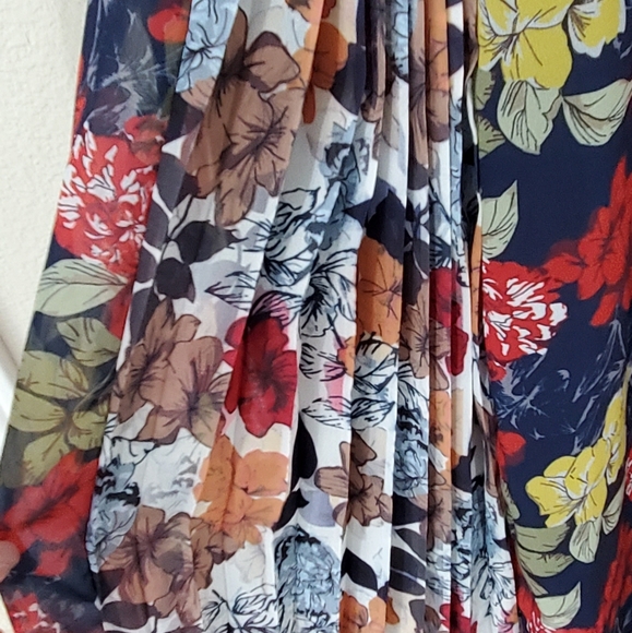 NWT Kaimilan floral dress - Picture 3 of 7